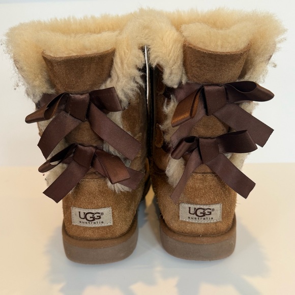 UGG Women's Chestnut Brown Bailey Bow II Size 5 - Picture 1 of 8
